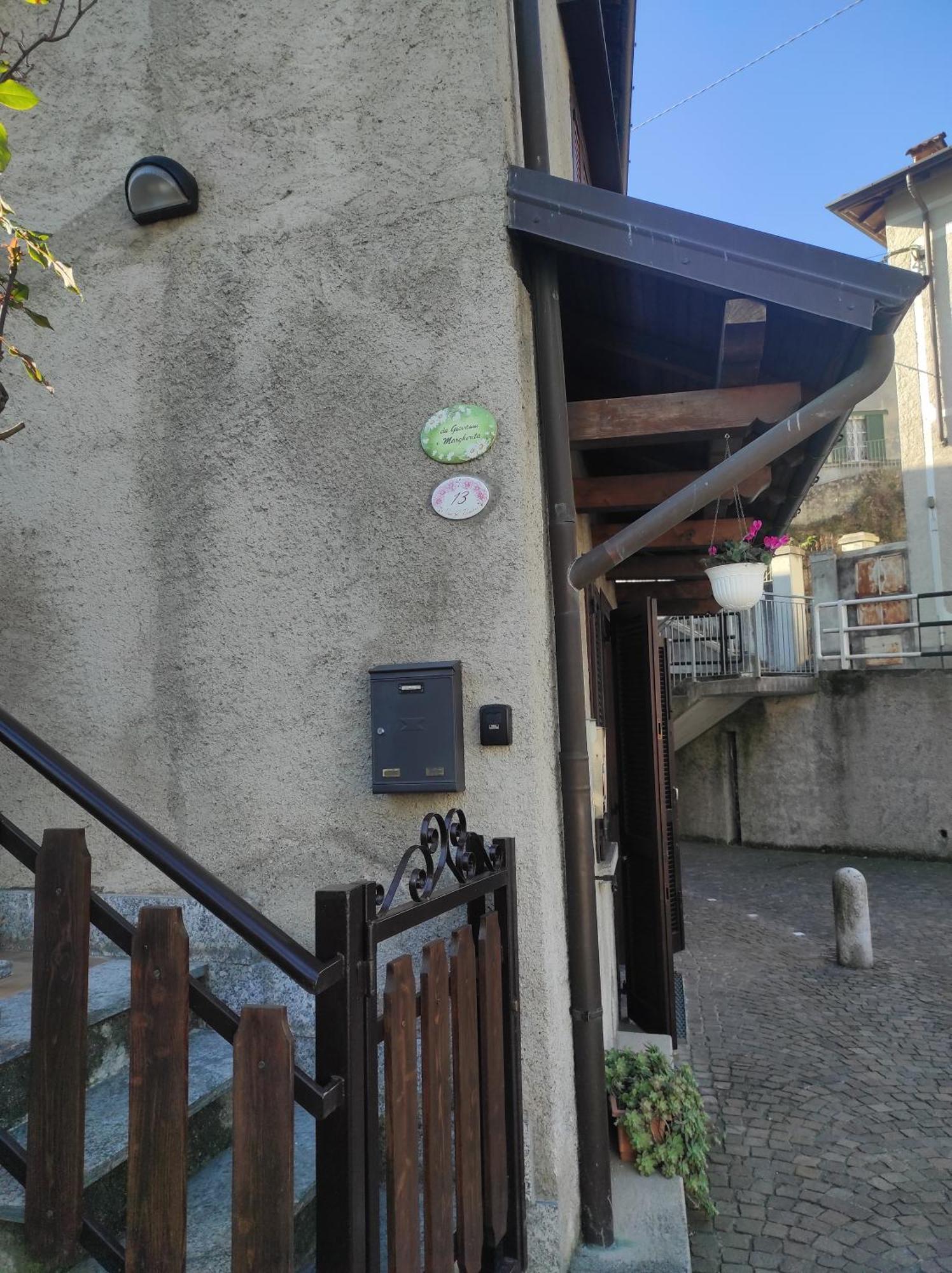 Da Giovanni E Margherita Mandello del Lario Bagian luar foto